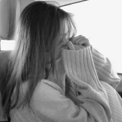 伤感黑白女生头像