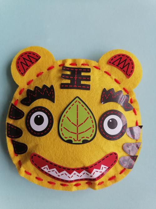 蓝天幼儿园大二班手工活动:《小老虎的抱枕》