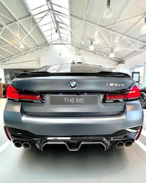 外观设计帅气性能直逼超跑宝马m5年轻人的梦想