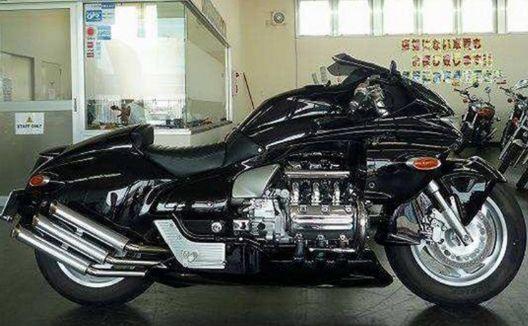 目前最贵摩托车,超100万配6缸发动机,重6百斤一般人不