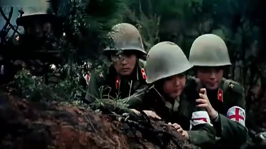 对越自卫反击战电影女兵能救伤员亦能上阵杀敌巾帼不让须眉