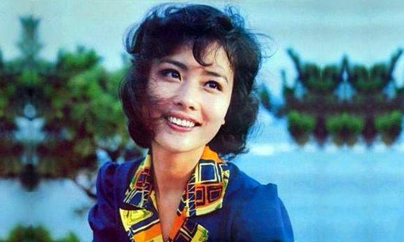 因父亲唐国强出轨,母亲被"逼"自杀的唐莉,"报复"成功了吗?