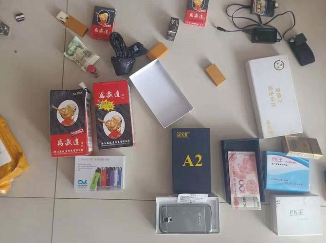 南宁版《千王之王》!男子戴透视眼镜看穿扑克牌,还有这些"出千"工具.