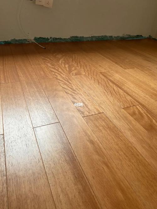 今日铺装 世友地热王纯实木地板 手工拉丝浮雕工艺每一片都是师傅纯