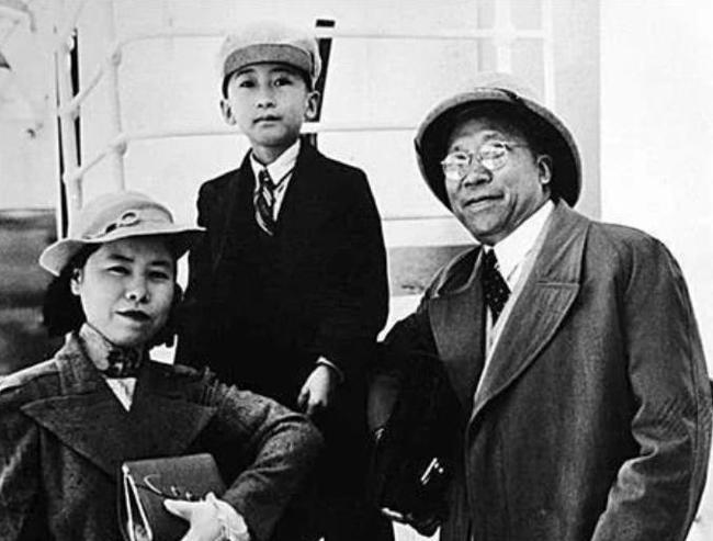 1949年,杨虎城将军遗体被发现,被强酸侵泡过,妻子骨灰