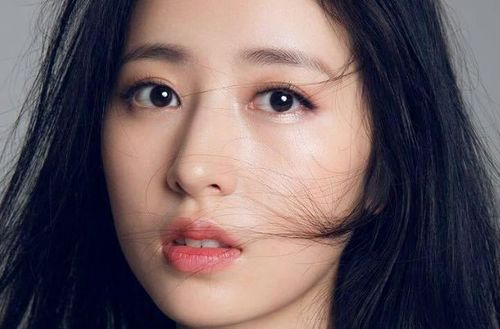 1994年出生的周雨彤,她就是一个出道多年才开始接演众多主演的女演员