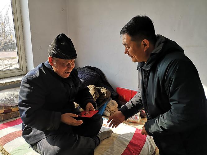 兴宫集团春节慰问葫芦岛市连山区新台门中心敬老院老人