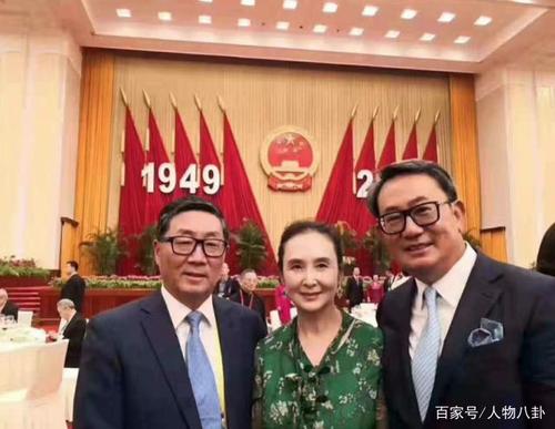 原来"嫦娥仙子"邱佩宁老公是他?捐赠107所学校,却低调