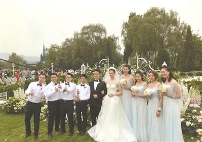 中国女排前队长惠若琪和丈夫杨臻博近日在北京举行婚礼.