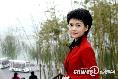女,陕西电视台优秀主持人,首批"陕西青年五四奖章标兵"获得者.