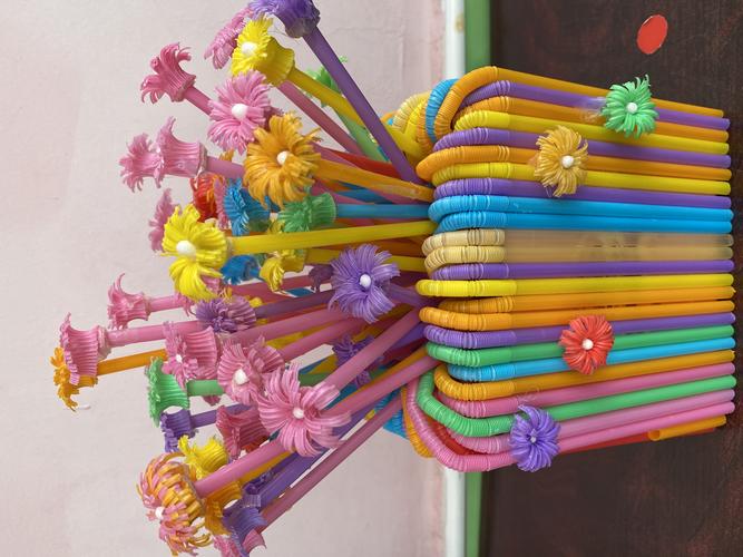 《彩色吸管花》