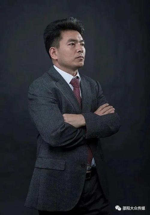 邓伟明,中伟实业控股集团董事长,汽车新能源行业先锋