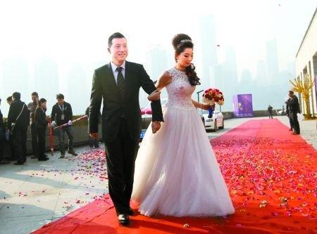 古力与妻子吕远洋