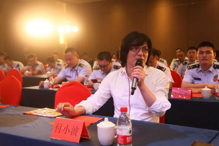 付小波老师对此次比赛进行点评支队领导,评委老师与获奖选手合影留念