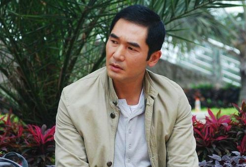 五官标准的方中信,虽然已经不再年轻,事业仍然备受关注