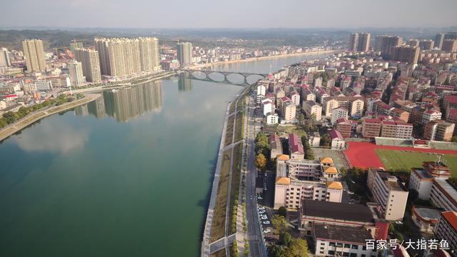 航拍邵阳新邵县城酿溪资江风光带