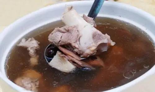 10 土茯苓煲龙骨