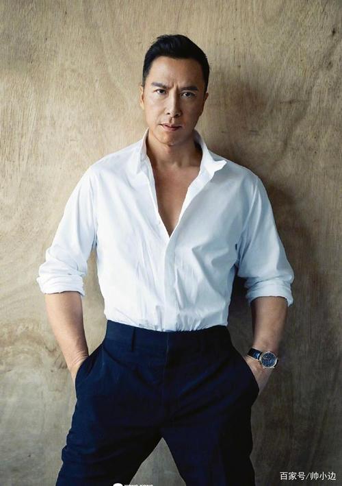 早些年间还有新闻报道甄子丹一个可以打十个人,我觉得以他年轻的时候