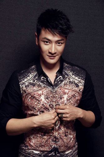 演员张明明写真