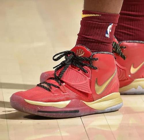 老鹰队的卡特上脚: nike shox bb4 pe 还有球迷记得这款战靴吗?