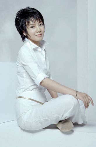 《前夫求爱记》鲍小蕾扮演者闫妮个人资料及海量生活照