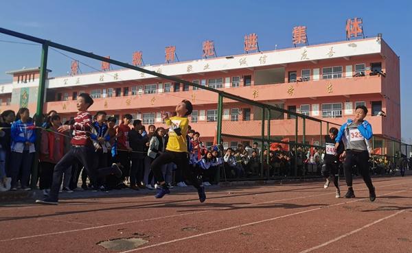 蒙城县许疃中学举行2019年冬季师生运动会