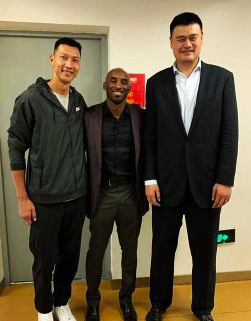 姚明和明星合影:马云,威廉王子,施瓦辛格,成龙,李连杰