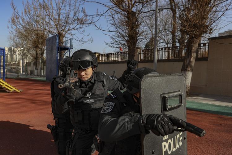 大写的帅!北京铁路特警冬季特训画面曝光