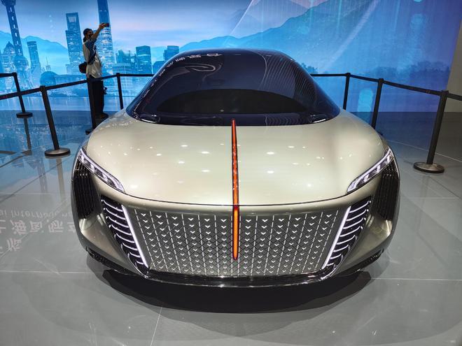 红旗飘飘永不倒红旗汽车发布两款概念跑车还带水晶吊灯