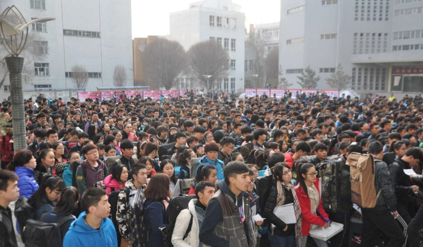 乌鲁木齐市 /a>,是西北地区一所地域性强,特色鲜明,艺术门类齐全的