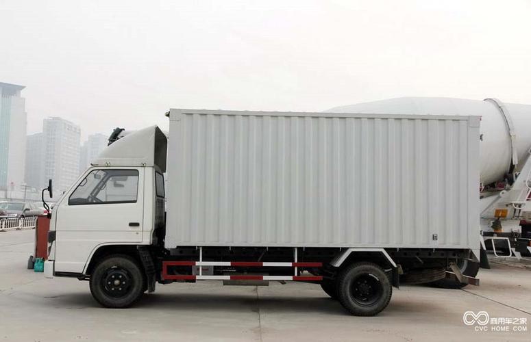 广汽日野 270y系列 102马力 4.26米单排厢式轻卡