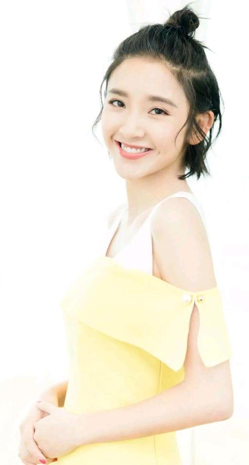 影视明星唐艺昕清纯唯美,笑容甜美优雅魅力无限