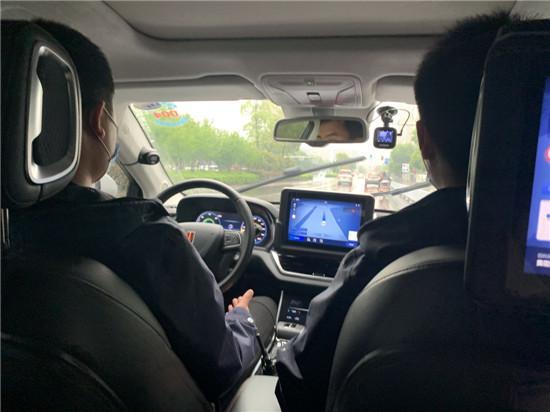 在长沙乘坐自动驾驶出租车是啥体验车上配2人全程不踩刹车