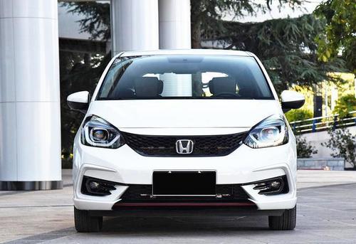 10万级"本田两厢轿车",配置比飞度更高,一箱油能跑700