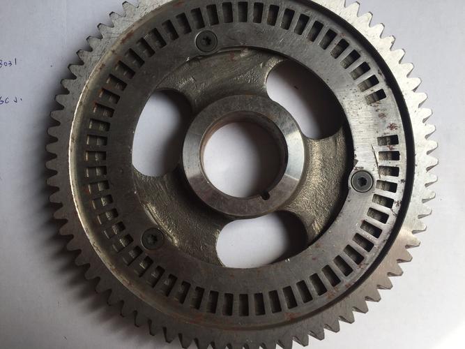 9发动机3946436凸轮轴齿轮