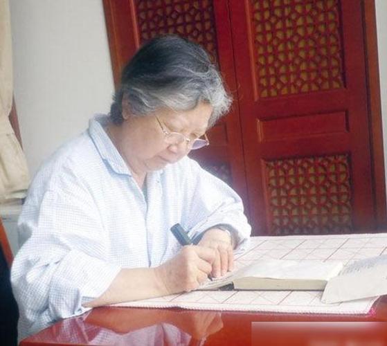 主席力劝儿媳再婚她生下四个子女并以长子的名字纪念毛岸英