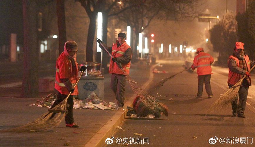 为环卫工人转发!今夜,收好手中的垃圾