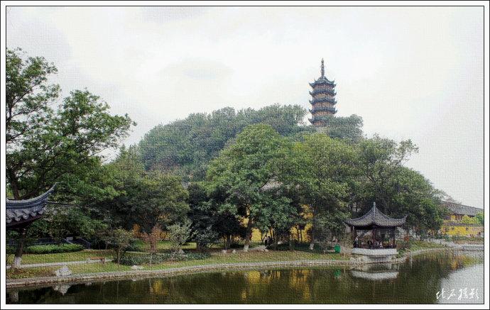 "京口瓜洲一水间,钟山只隔数重山.春风又绿江南岸,明月何时照我还?"