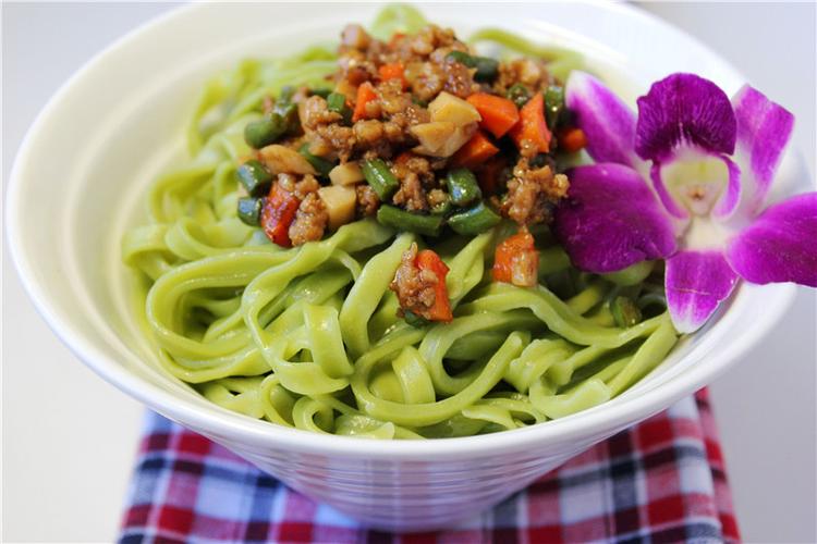 绿汁菠菜面条
