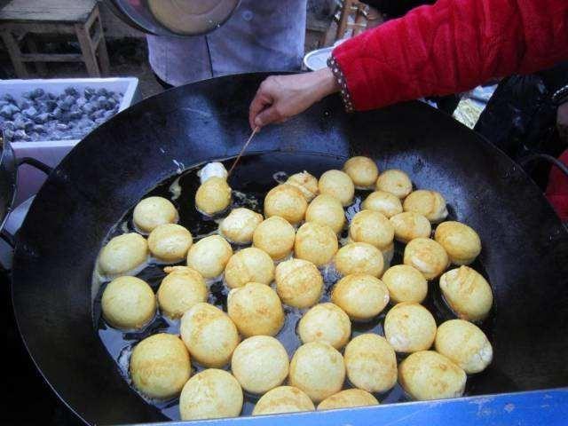 勇者游戏精心动魄江南大峡谷军事探险漂流紫阳街逛吃