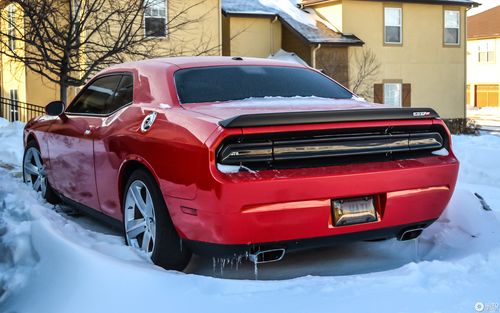 dodge challenger srt-8