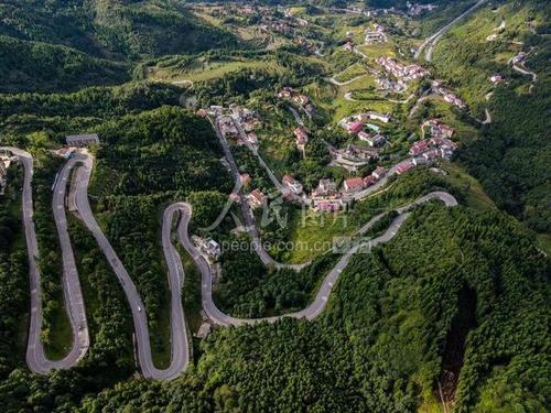 贵州遵义:七十二道拐成景点 山路弯弯迎客来