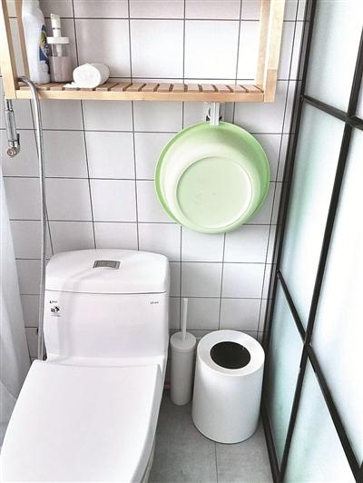 家居 家居资讯 脸盆一直是中国人的常用物件,使用起来很方便,但收纳