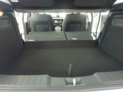 后排座椅放倒还小的  急拉个件没什么问题