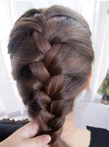 鱼骨辫的编法图解 鱼骨辫怎么编好看