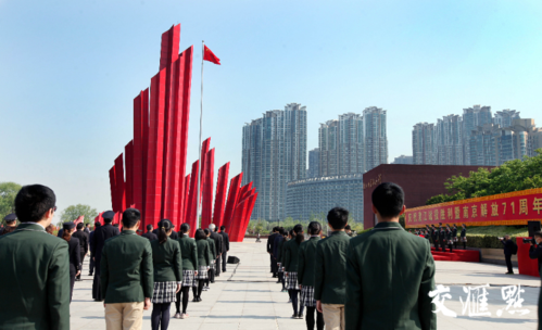 庆祝渡江战役胜利暨南京解放71周年升国旗仪式在南京举行