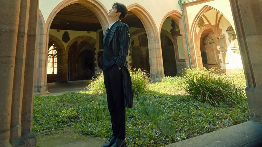 朱一龙,帅气,帅哥,风衣,2k,明星,大陆明星朱一龙时尚风衣写真 壁纸