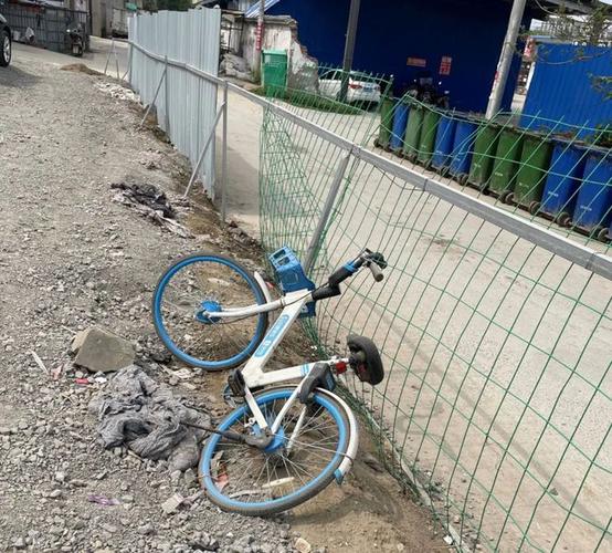 实拍阜南共享单车现状,随意停放,遭破坏