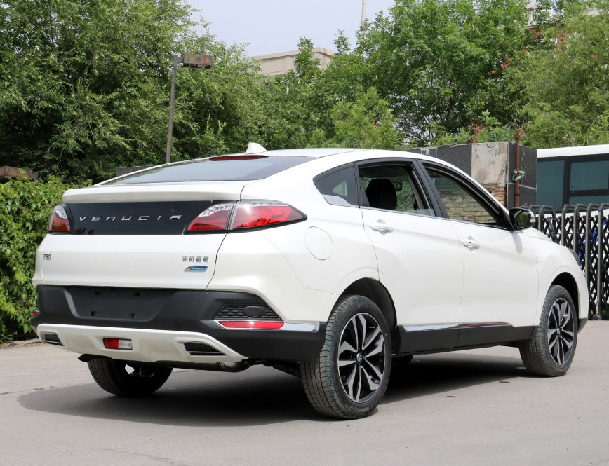 启辰t90:此车外观比较帅气,回头率非常高