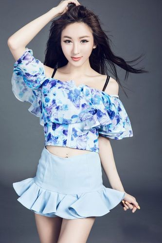 清纯美女诗朵雅气质写真